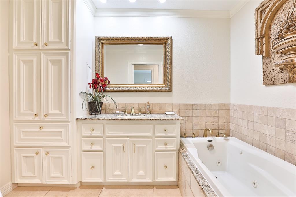6235 Queenswood Lane, Houston, Texas image 21