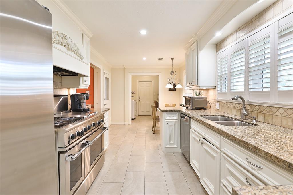 6235 Queenswood Lane, Houston, Texas image 13