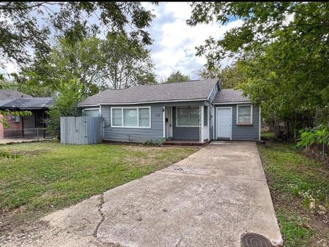Single Family Residence in Wharton TX 112 CORRELL Avenue.jpg