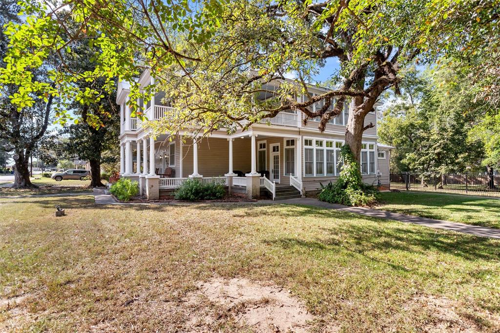 712 Lamar Avenue, Crockett, Texas image 2