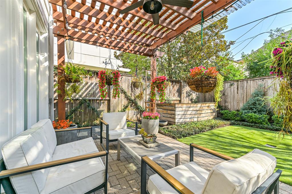 2109 Briarglen Drive, Houston, Texas image 32