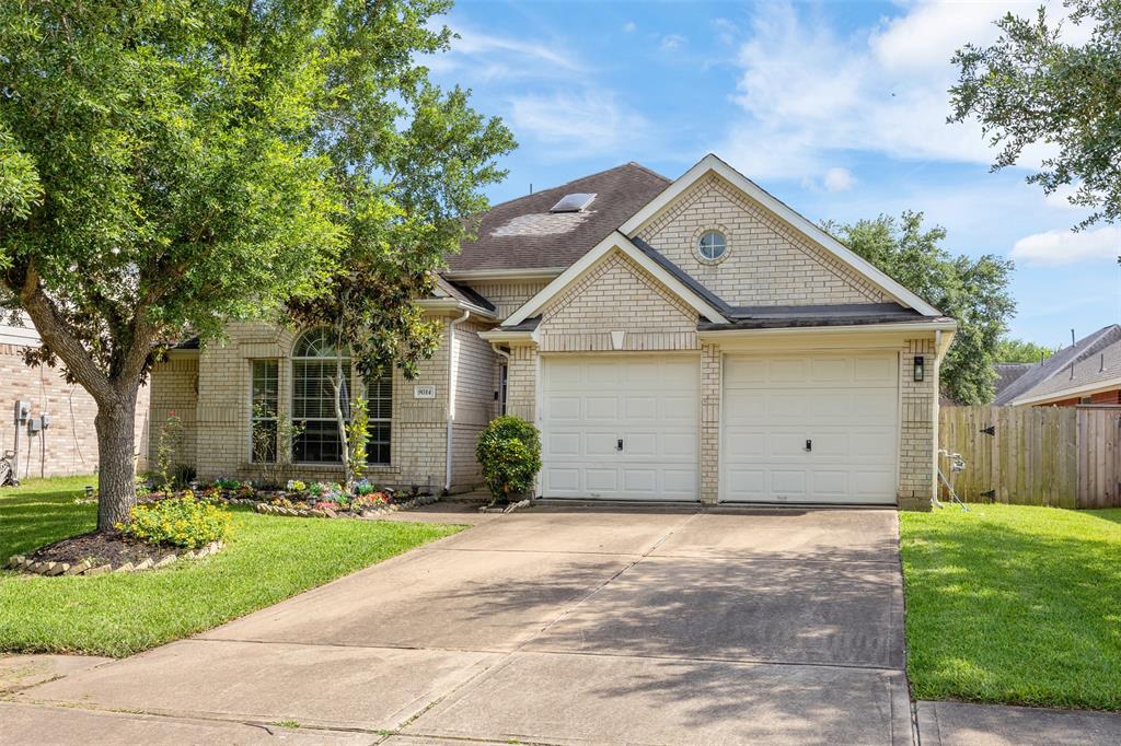 9014 Carriage Point Drive, Sugar Land, Texas image 2