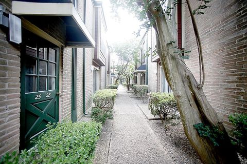 Photo of 3600 W Tc Jester Blvd, Houston, TX 77018 (MLS # 59986460)