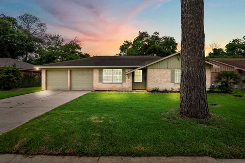 Single Family Residence in Houston TX 5746 Firenza Drive.jpg