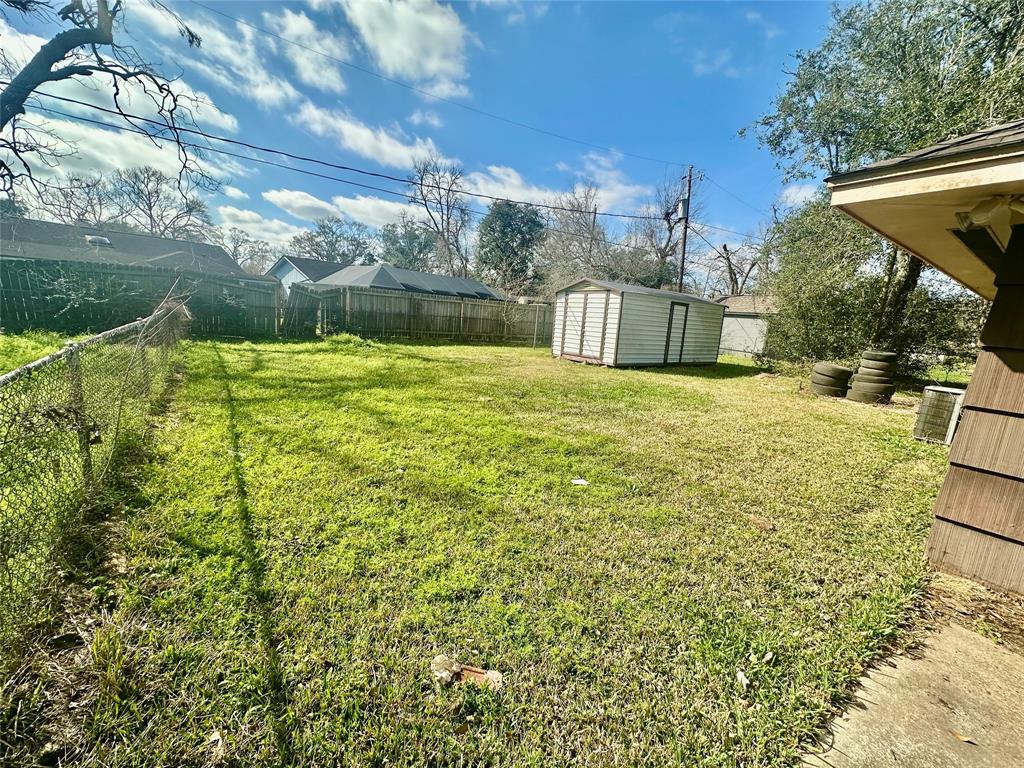 306 Carnation Street, Lake Jackson, Texas image 13