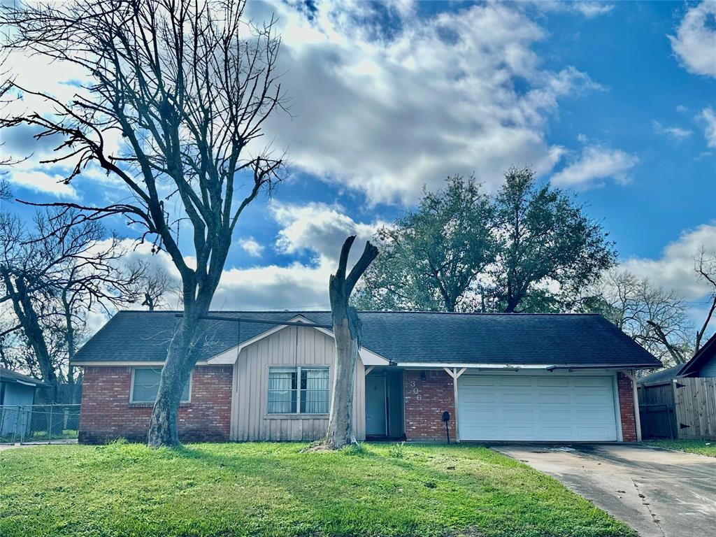306 Carnation Street, Lake Jackson, Texas image 1