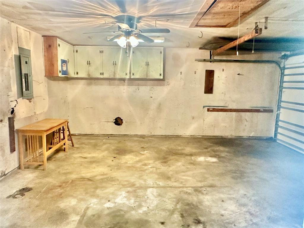 306 Carnation Street, Lake Jackson, Texas image 12