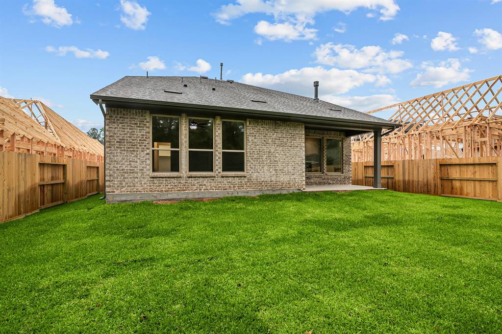 435 Embden Rim Drive, Willis, Texas image 11