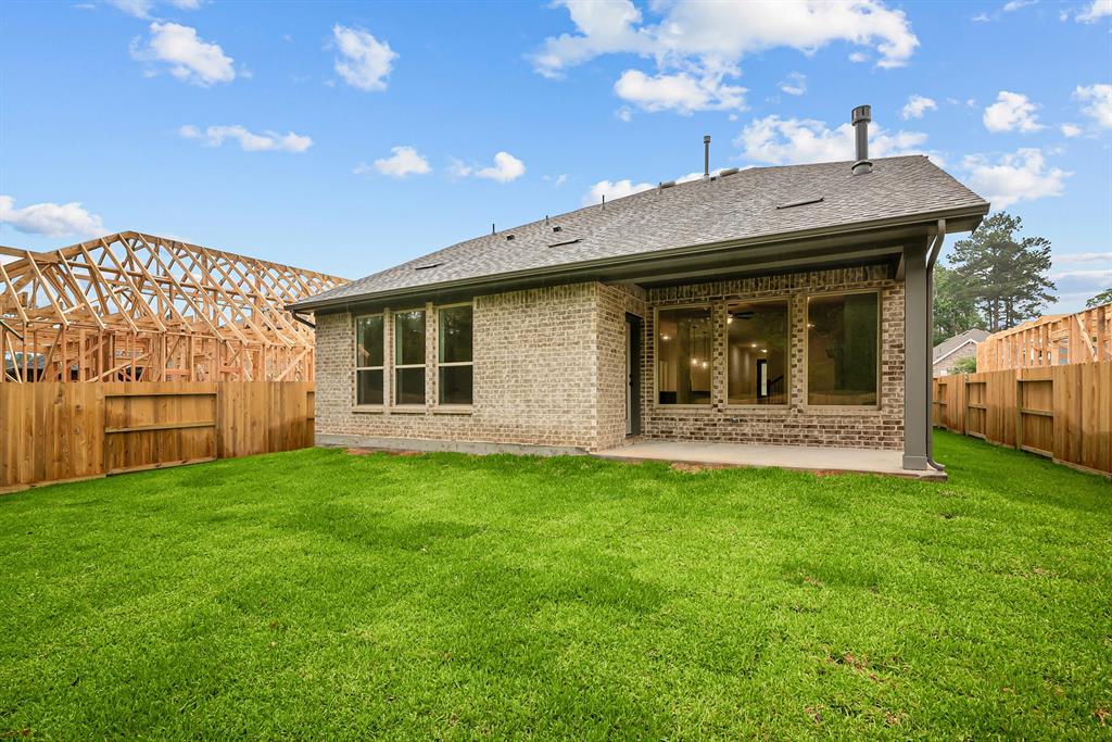 435 Embden Rim Drive, Willis, Texas image 9