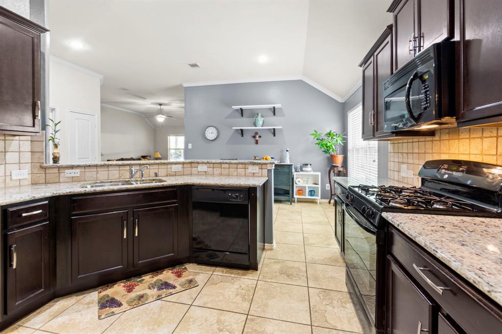 4318 Plumeria Avenue, Baytown, Texas image 8