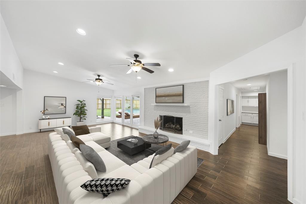 5050 Glenmeadow Drive, Houston, Texas image 5