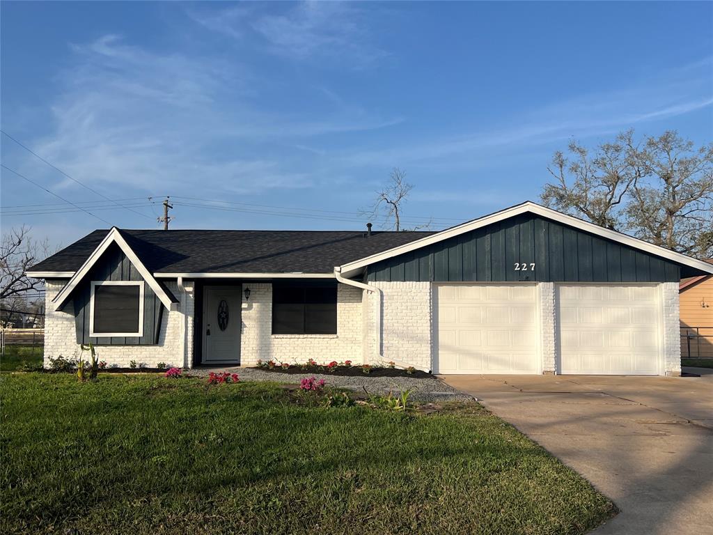 227 Mimosa Street, Lake Jackson, Texas image 1