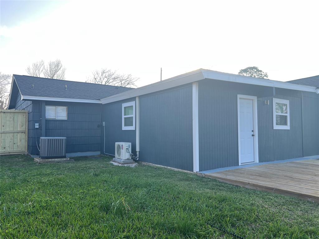 227 Mimosa Street, Lake Jackson, Texas image 9