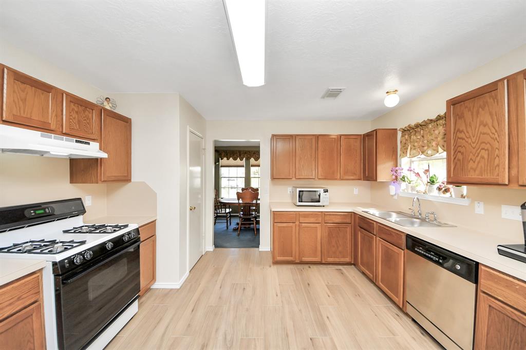 4516 Teal Glen Street, Pearland, Texas image 9