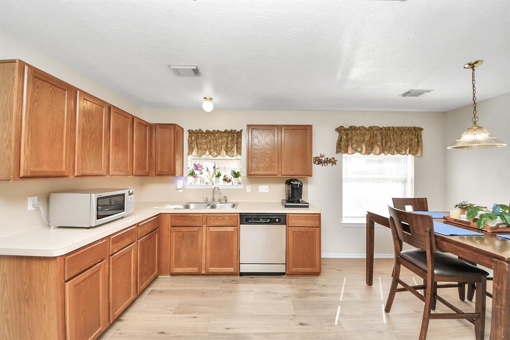 4516 Teal Glen Street, Pearland, Texas image 10
