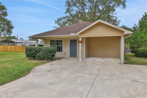 Photo of 424 Baker Circle, Ames, TX 77575 (MLS # 26210367)