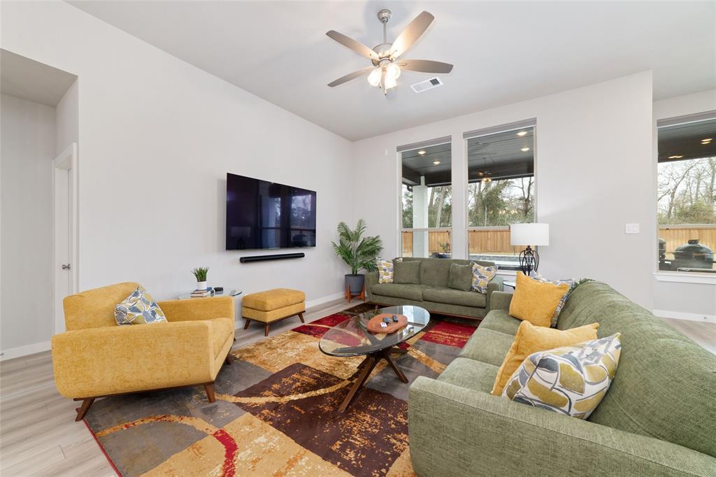 8073 Whisper Grove Drive, Magnolia, Texas image 15