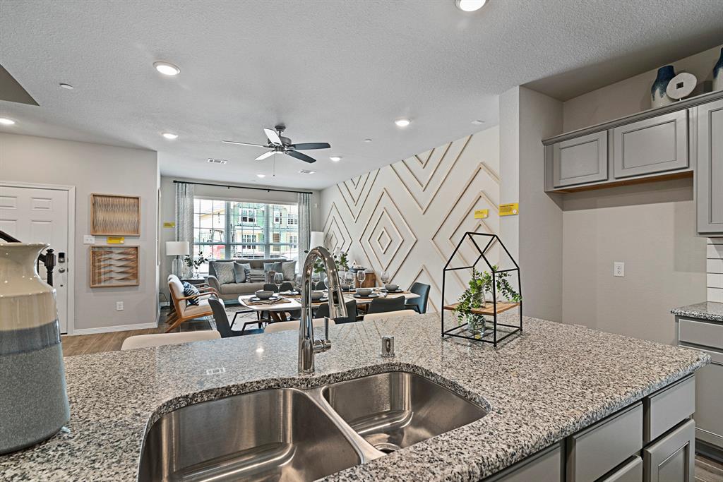 2742 Mariposa Creek Drive #4, Rosharon, Texas image 3