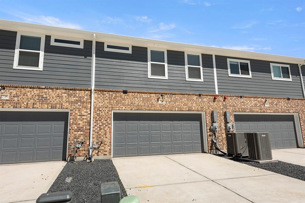 2742 Mariposa Creek #4, Rosharon, Texas image 25