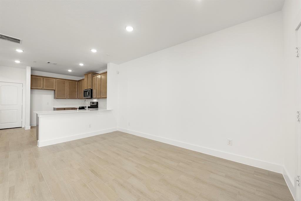 2742 Mariposa Creek #4, Rosharon, Texas image 3