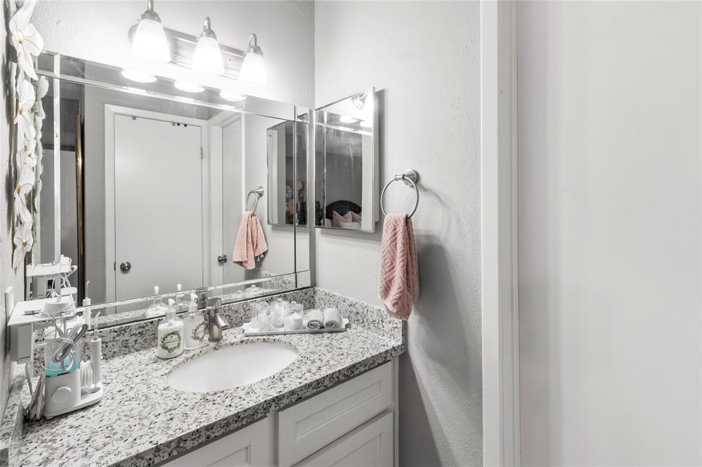 18800 Egret Bay Boulevard #406, Webster, Texas image 9