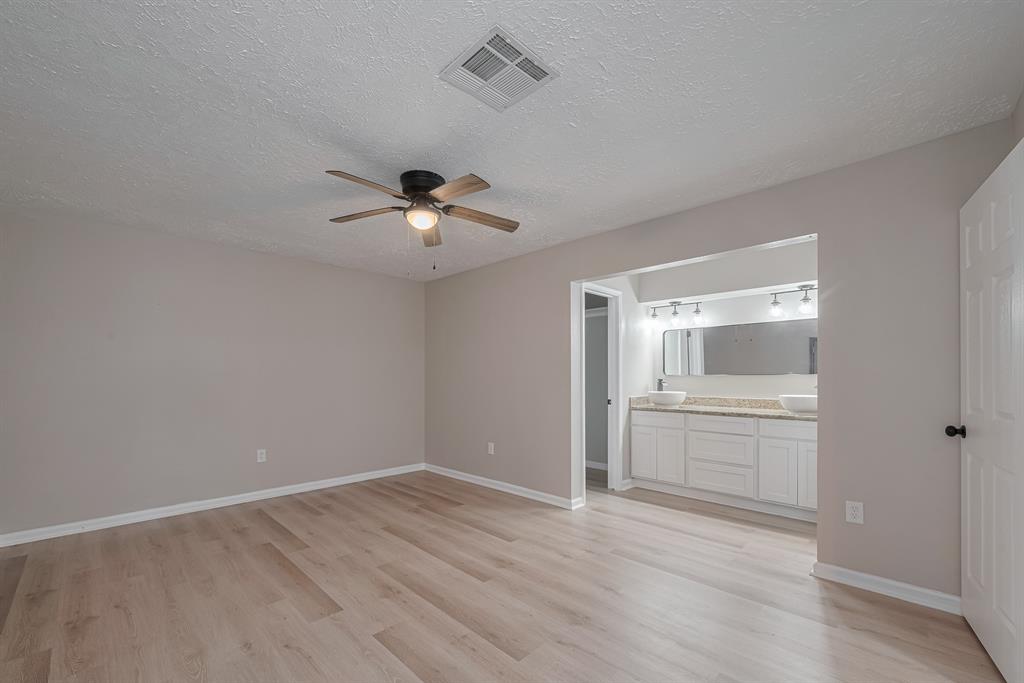 726 Canyon Springs Drive, La Porte, Texas image 10