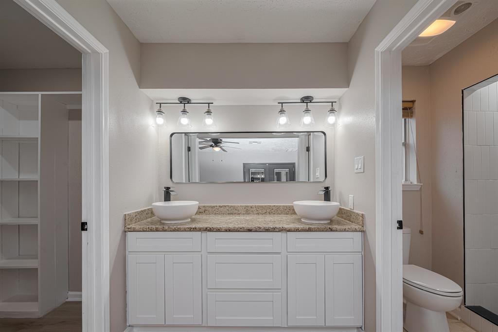 726 Canyon Springs Drive, La Porte, Texas image 12