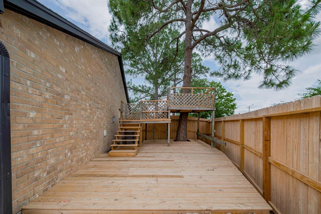 726 Canyon Springs Drive, La Porte, Texas image 24