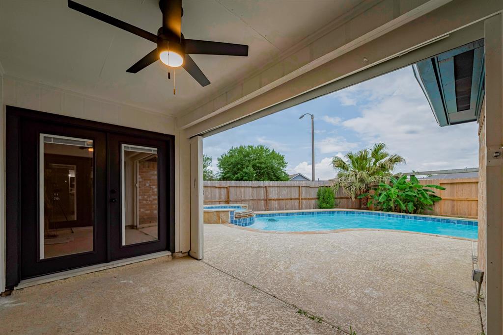 726 Canyon Springs Drive, La Porte, Texas image 21