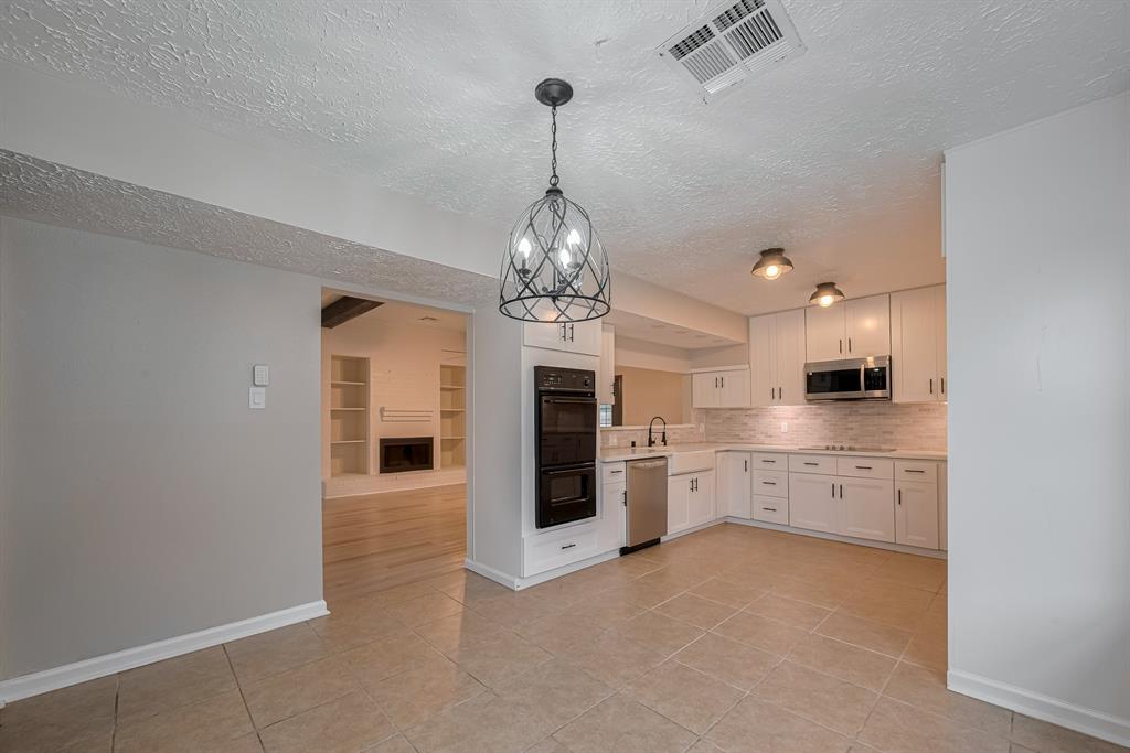 726 Canyon Springs Drive, La Porte, Texas image 5