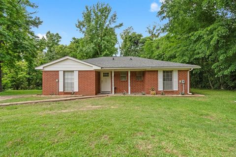 Photo of 328 Drews Landing Road, Goodrich, TX 77335 (MLS # 93277585)