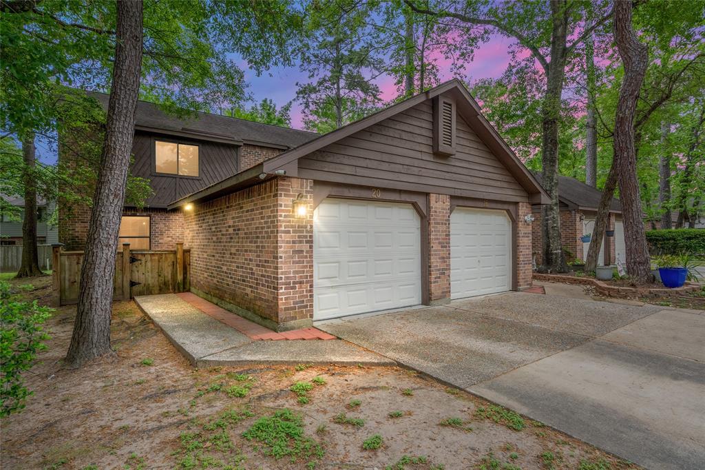 20 W Willowwood Court, The Woodlands, Texas image 1