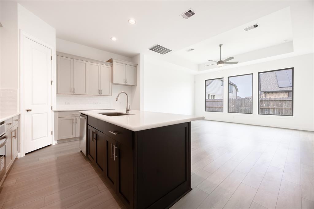833 Laguna Green Lane, Katy, Texas image 3