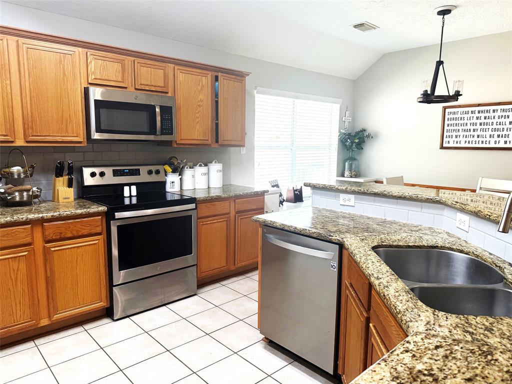 7126 Leens Lodge Lane, Humble, Texas image 5