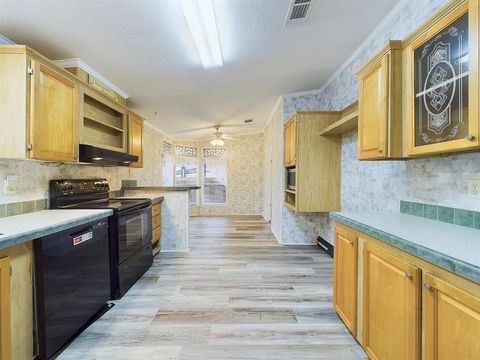 Manufactured Home in Dickinson TX 633 Crystal Lane 6.jpg