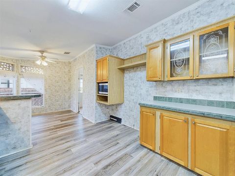 Manufactured Home in Dickinson TX 633 Crystal Lane 17.jpg