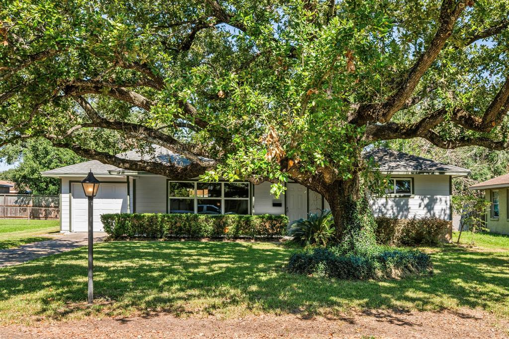 5006 Live Oak Drive, Texas City, Texas image 2