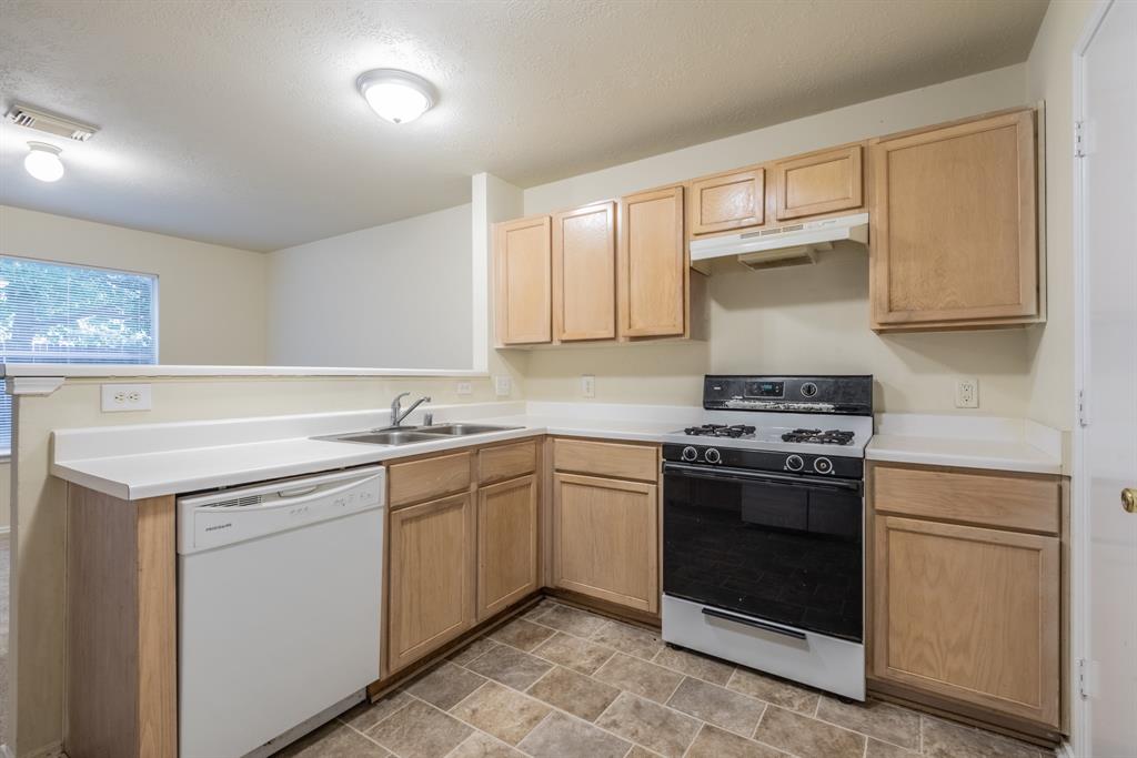 11711 Sunny Stream Drive, Tomball, Texas image 8