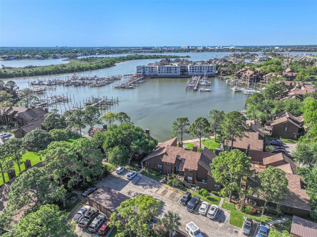 2412 Crows Nest Drive, League City, Texas image 2