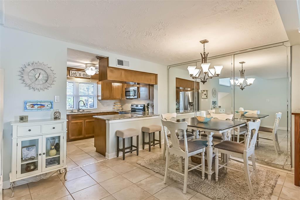 2412 Crows Nest Drive, League City, Texas image 9