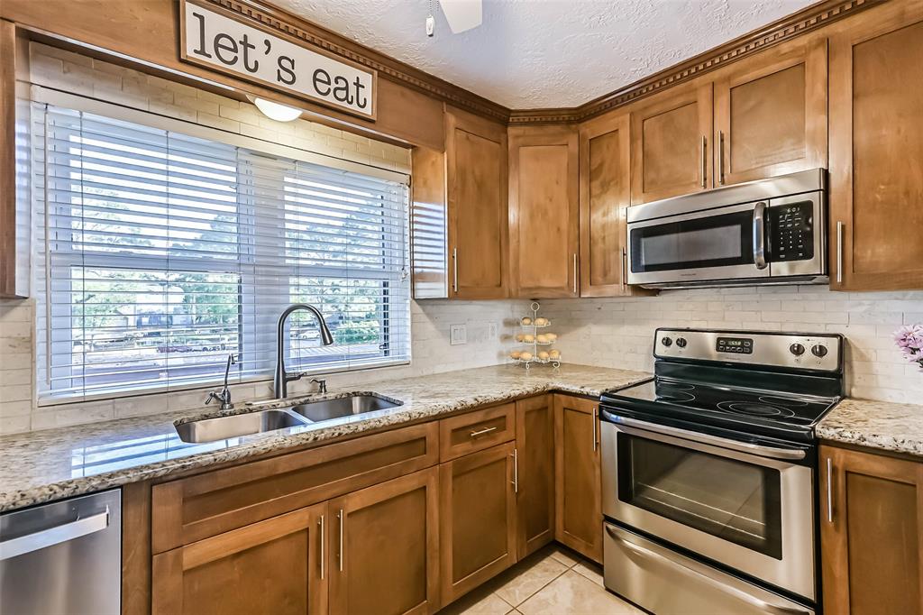 2412 Crows Nest Drive, League City, Texas image 12