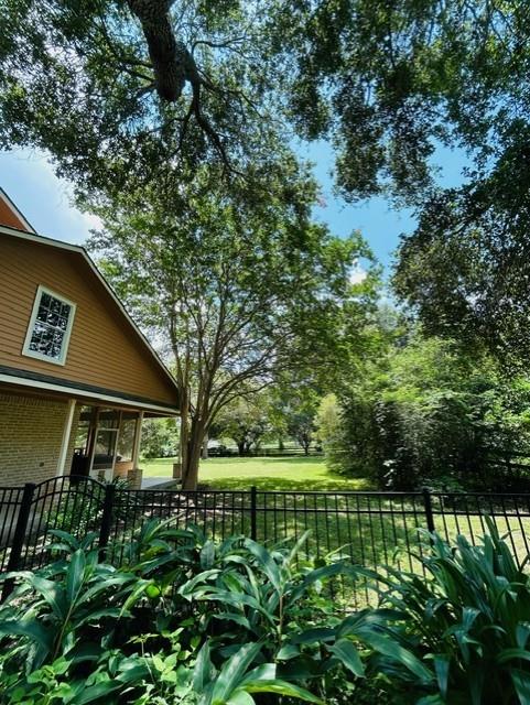 408 Standing Oaks Lane, Sealy, Texas image 35