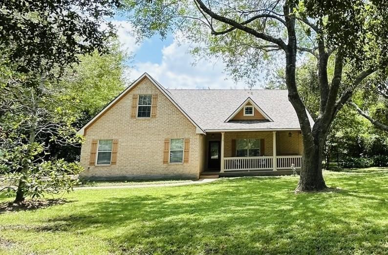 408 Standing Oaks Lane, Sealy, Texas image 1