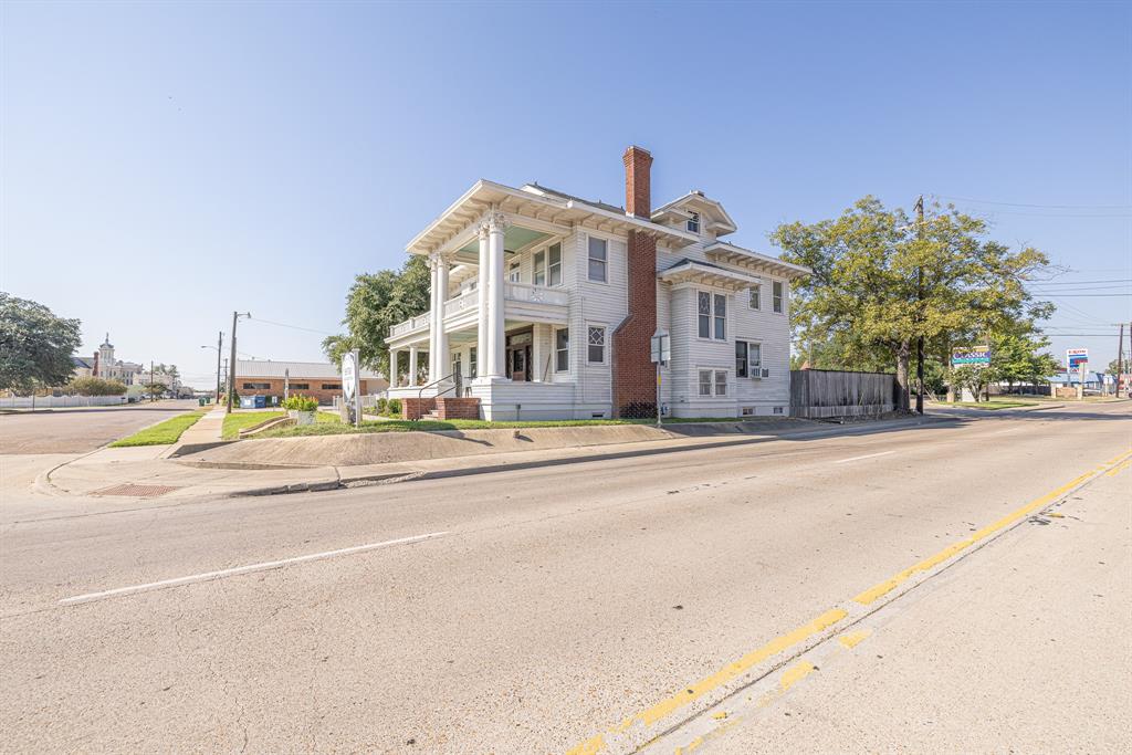 312 N Central Avenue, Cameron, Texas image 2