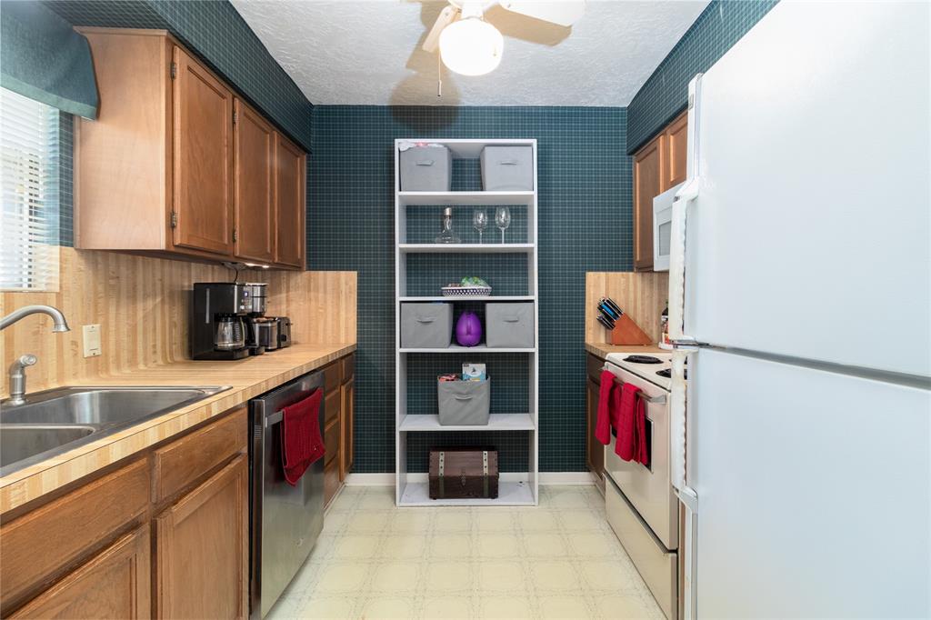 2306 Heather Street, Highlands, Texas image 21