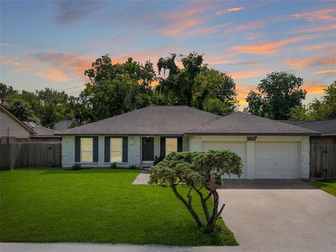 Photo of 1607 Bent Oak Drive, Missouri City, TX 77489 (MLS # 50954223) Photo of 1607 Bent Oak Drive, Missouri City, TX 77489 (MLS # 50954223)