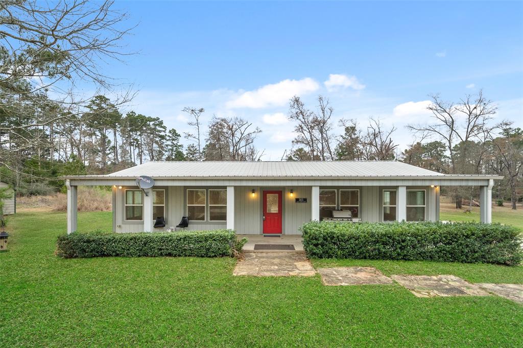 303 Lakeshore Drive, Grapeland, Texas image 3