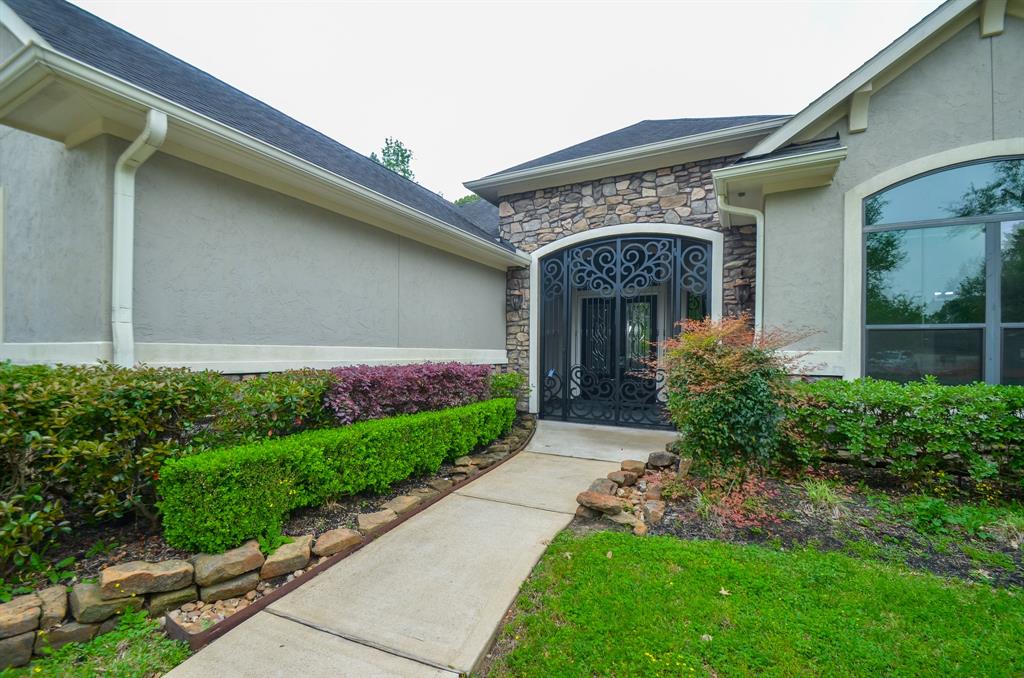 5 Dumaine Court, Conroe, Texas image 2