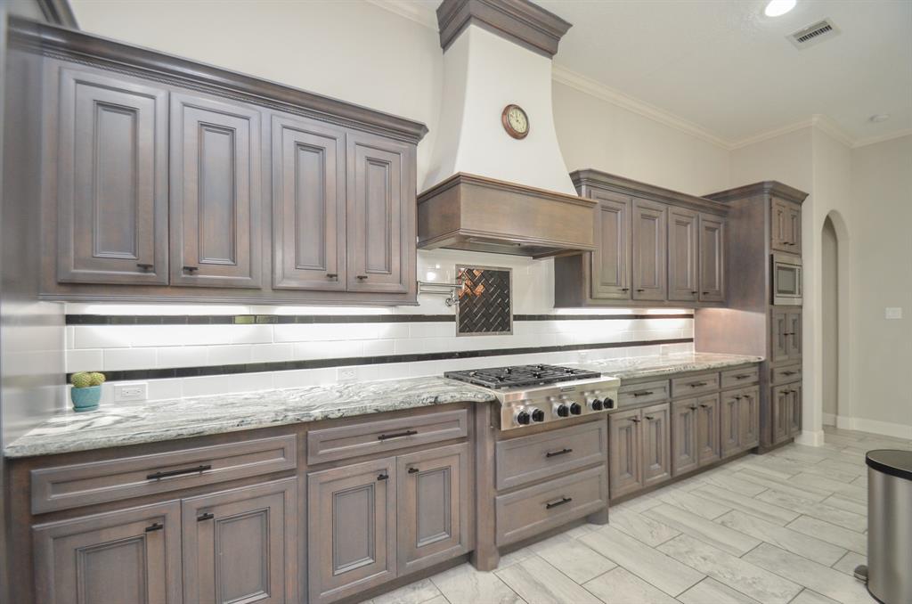 5 Dumaine Court, Conroe, Texas image 15