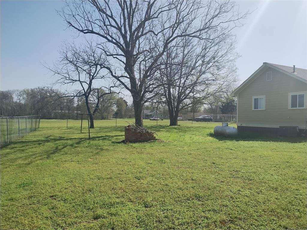 609 W Barton Street, Calvert, Texas image 12